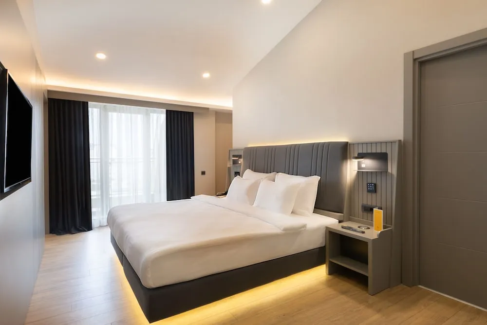 Deluxe Suit King City View Room