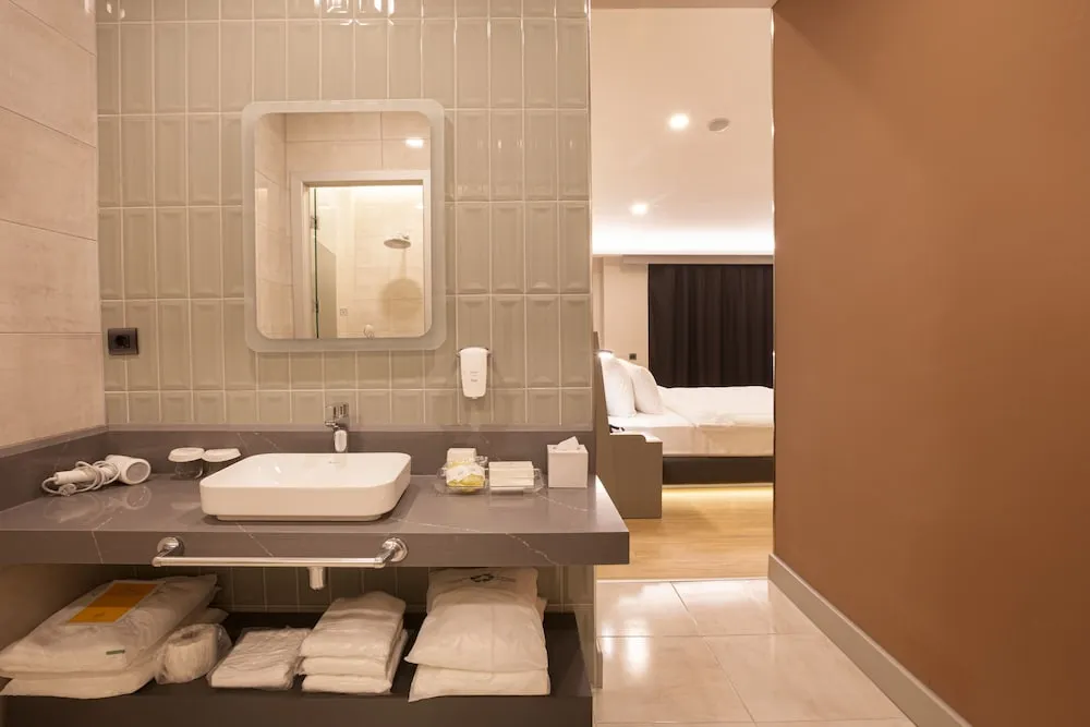 Deluxe Suit King City View Room