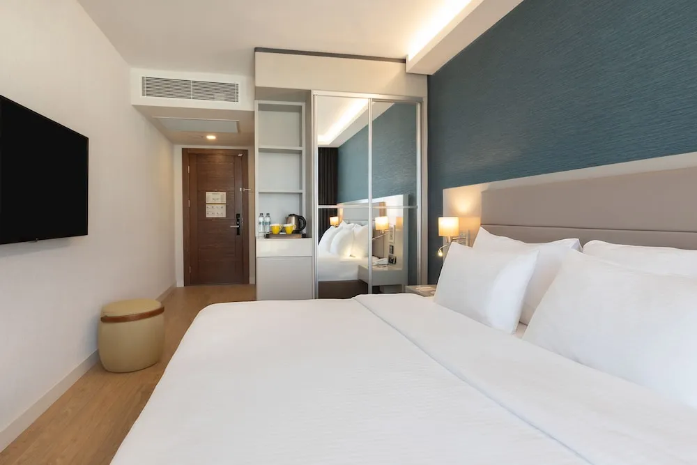Deluxe King Porsuk River View Room