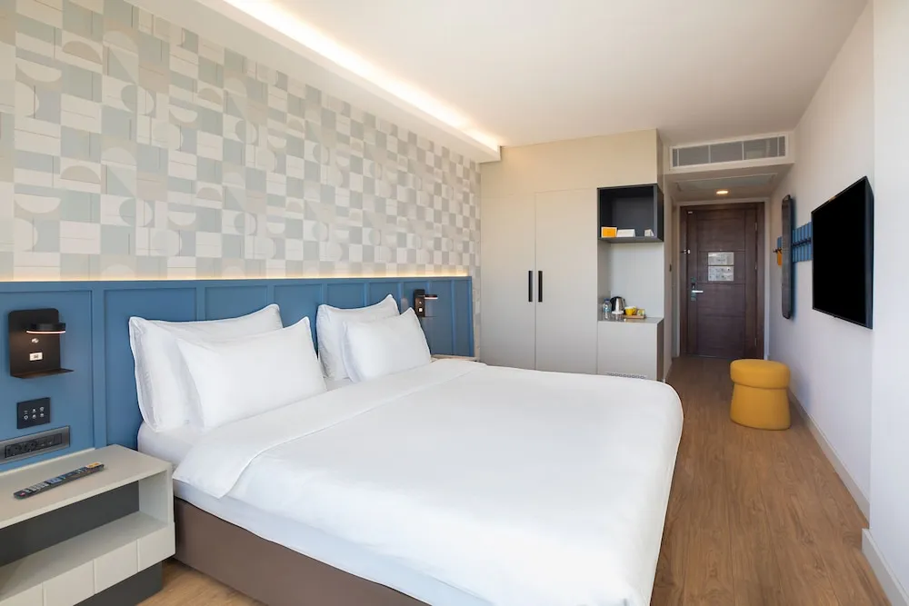 Superior King River View Room