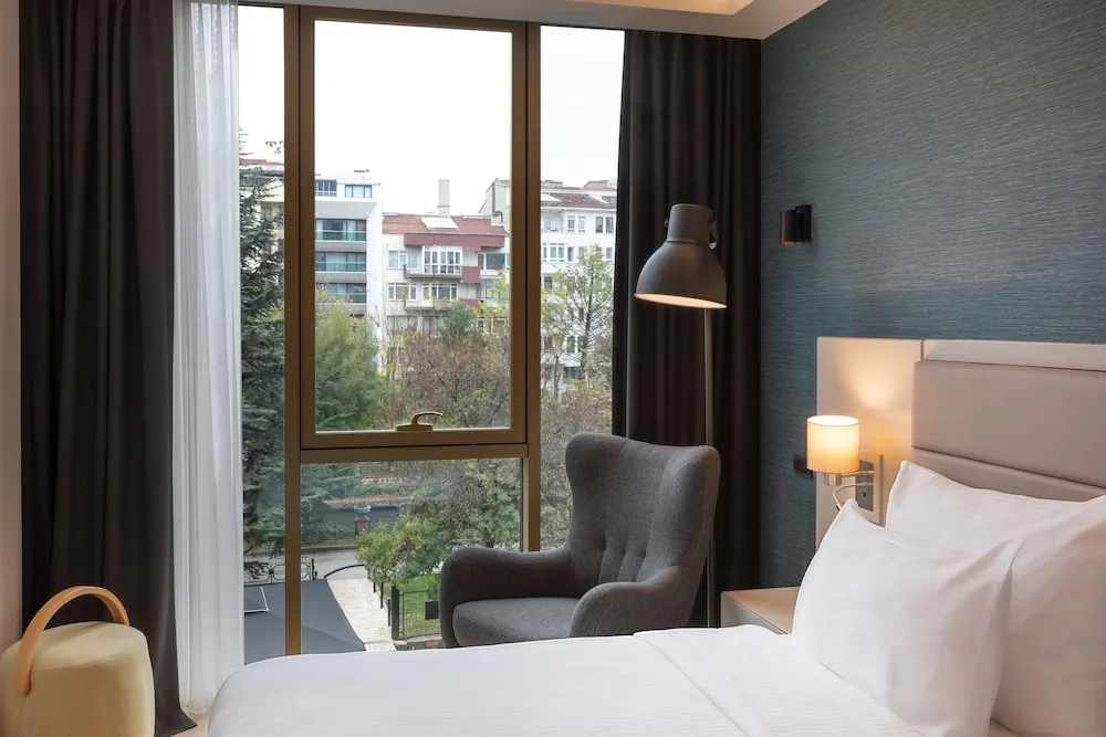 Superior King River View Room