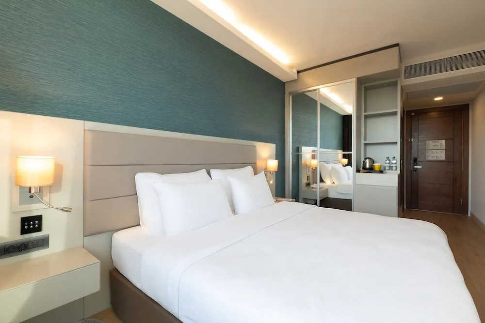 Superior King River View Room