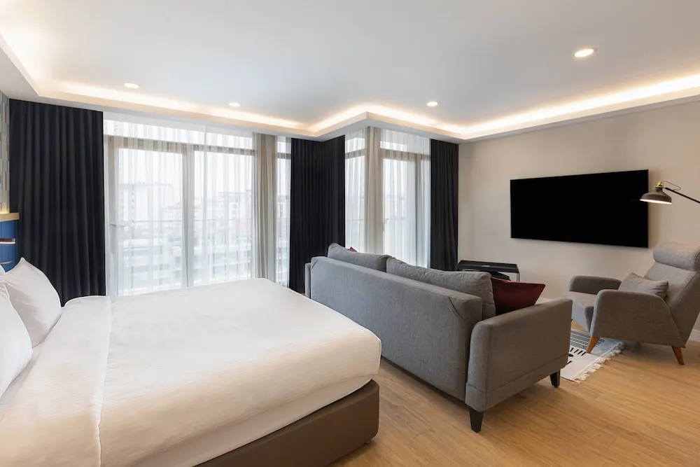 Junior Suite King City View Room