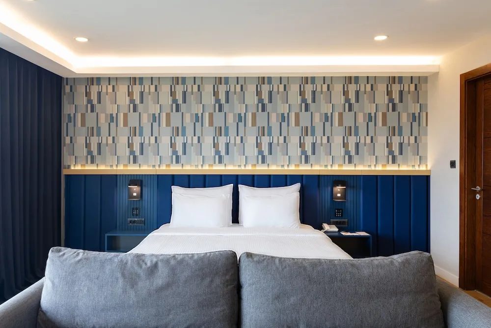 Junior Suite King City View Room