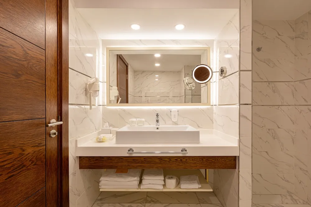 Junior Suite King City View Room