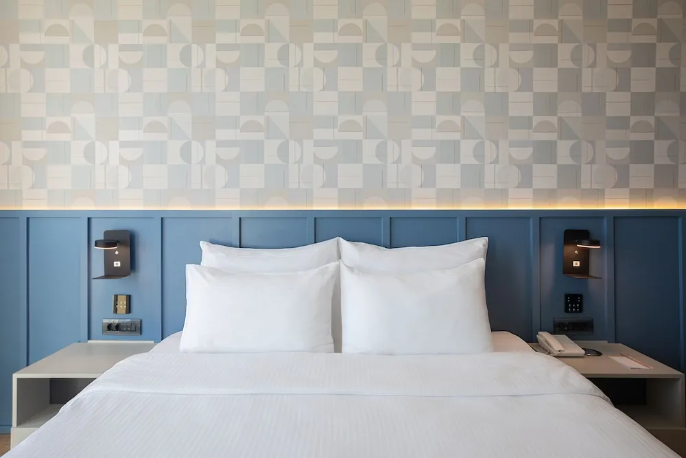 Deluxe King City View Room