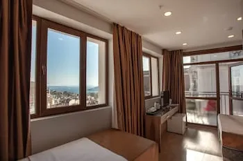 West Palace Hotel