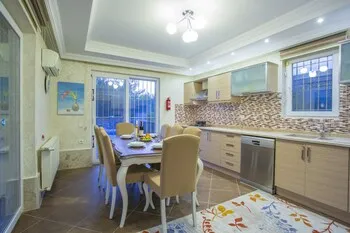 Four Seasons Villa 5