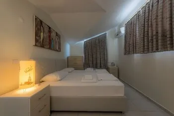 Four Seasons Villa 1