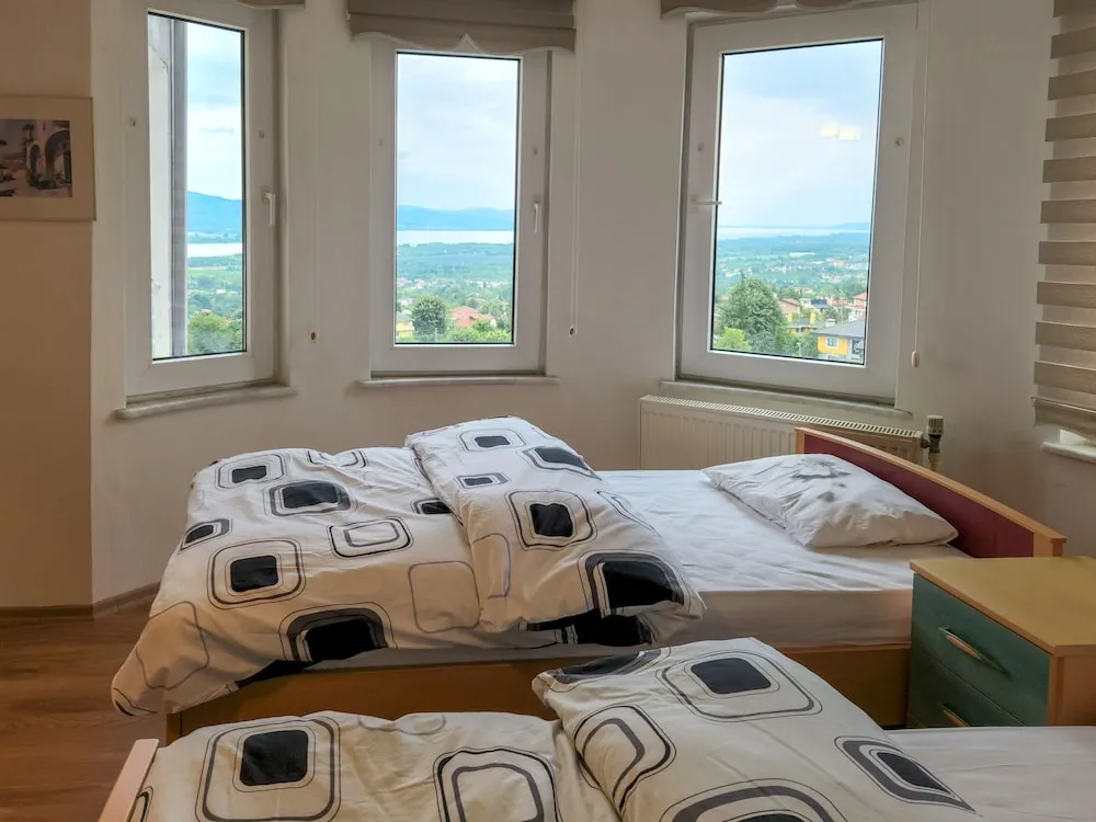Apart Daire, 3 Yatak Odası, Göl Manzaralı, Dağ Yamacı