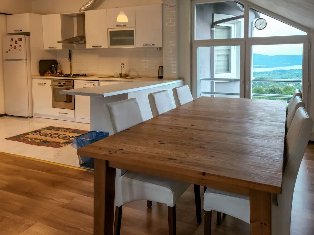 Apart Daire, 3 Yatak Odası, Göl Manzaralı, Dağ Yamacı