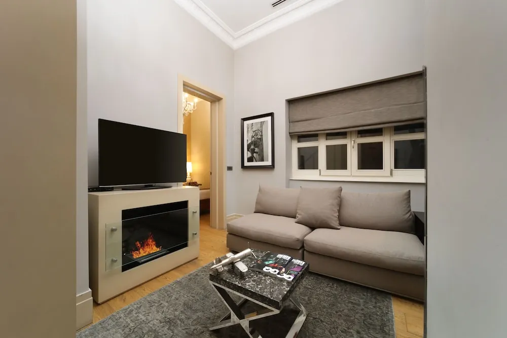 Comfort Oda, 1 Büyük (Queen) Boy Yatak ve Çekyat, Sigara İçilmez