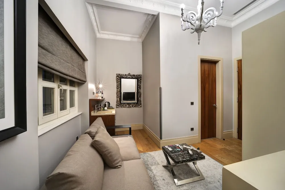 Comfort Oda, 1 Büyük (Queen) Boy Yatak ve Çekyat, Sigara İçilmez