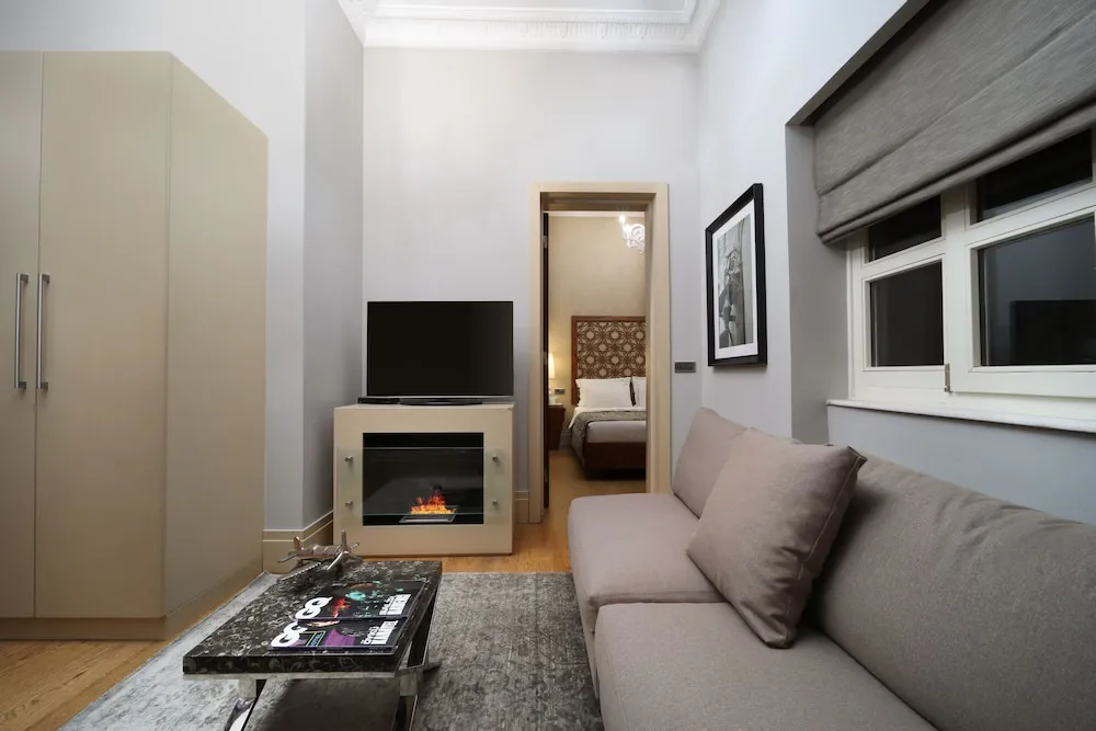 Comfort Oda, 1 Büyük (Queen) Boy Yatak ve Çekyat, Sigara İçilmez