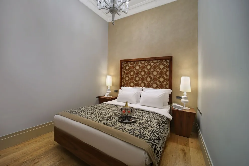 Comfort Oda, 1 Büyük (Queen) Boy Yatak ve Çekyat, Sigara İçilmez