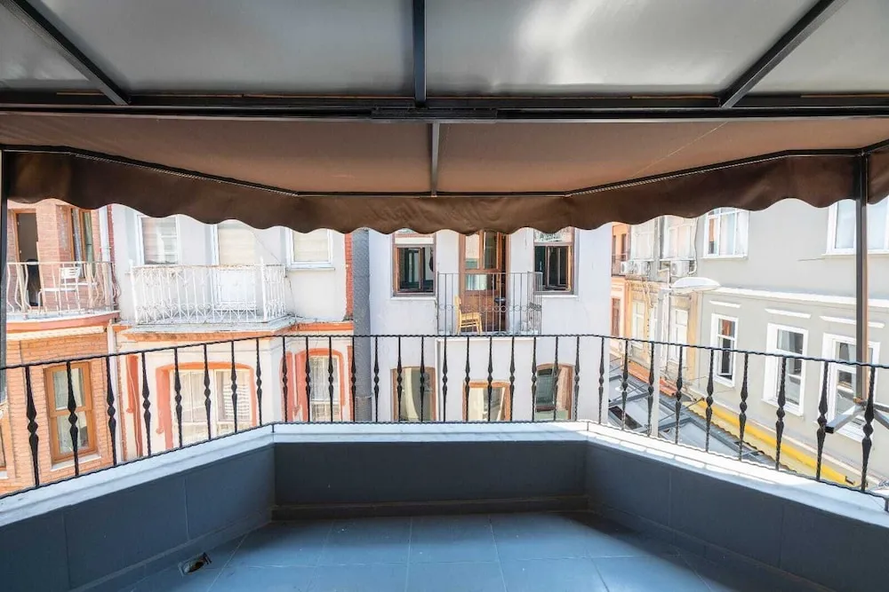 Çatı Katı Süiti (Penthouse)