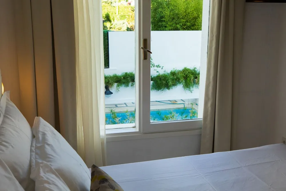 Comfort Oda, Havuz Manzaralı