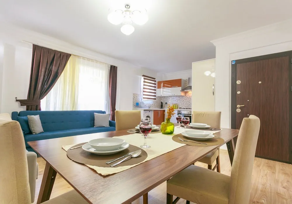 Apart Daire, Havuz Kenarı