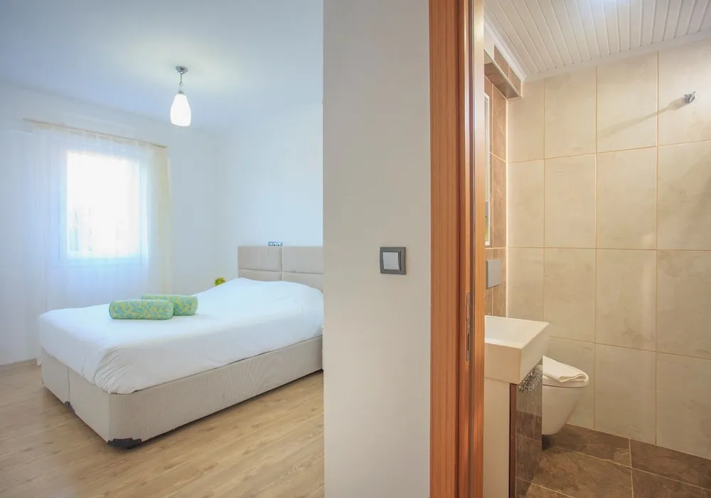 Apart Daire, Havuz Kenarı