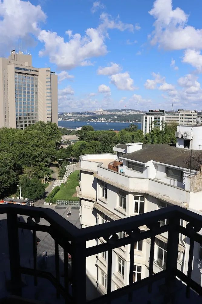 Superior Oda, 1 Çift Kişilik Yatak, Kısmi Deniz Manzaralı