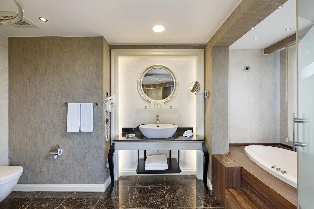 Corner Room with Jacuzzi tub
