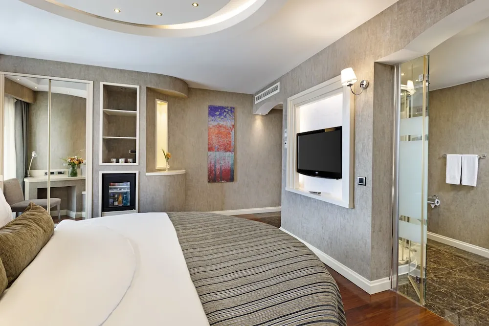 Corner Room with Jacuzzi tub