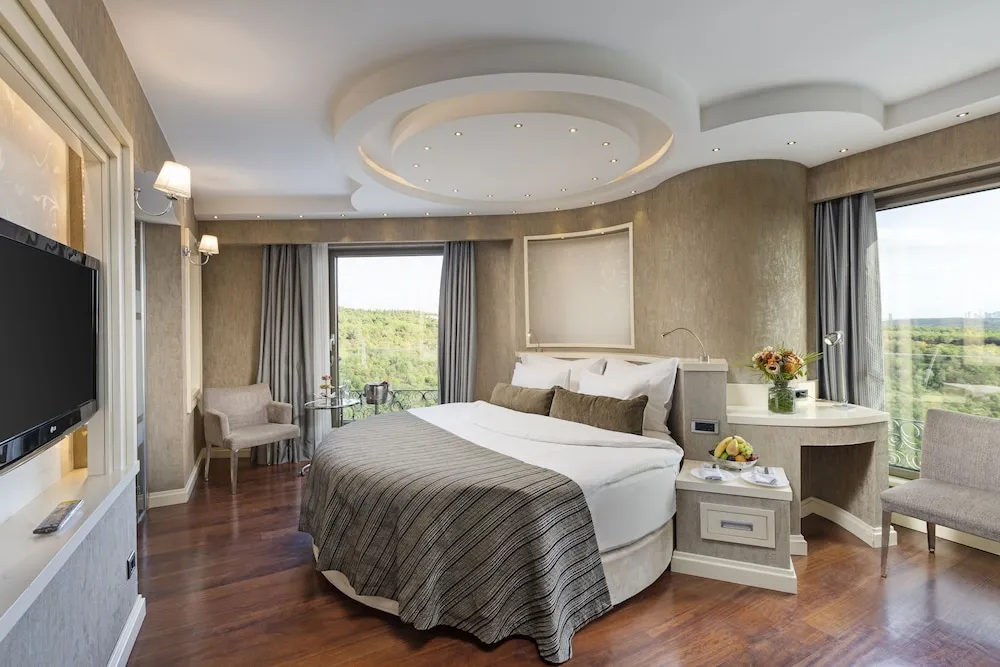 Corner Room with Jacuzzi tub