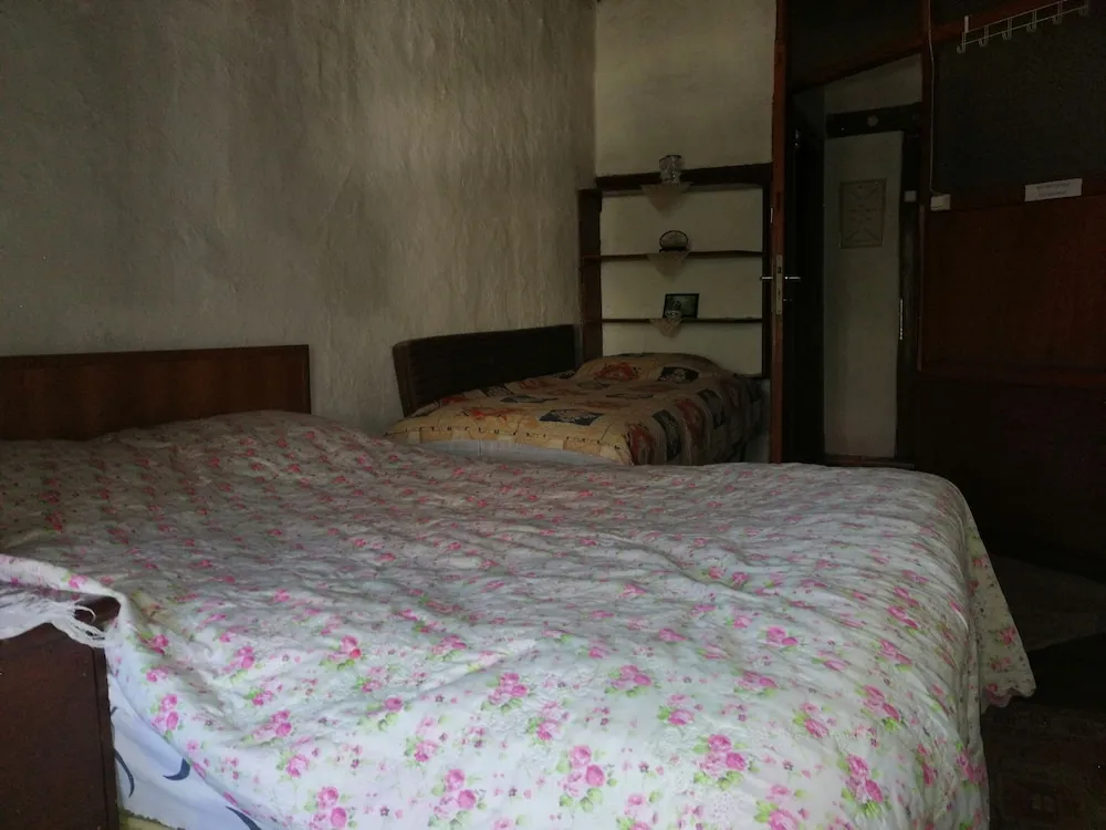 Üç Kişilik Oda, Ortak Banyo