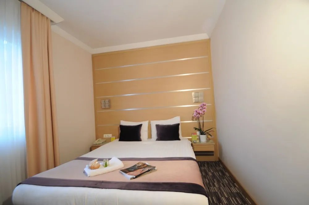 Double Room with French Bed