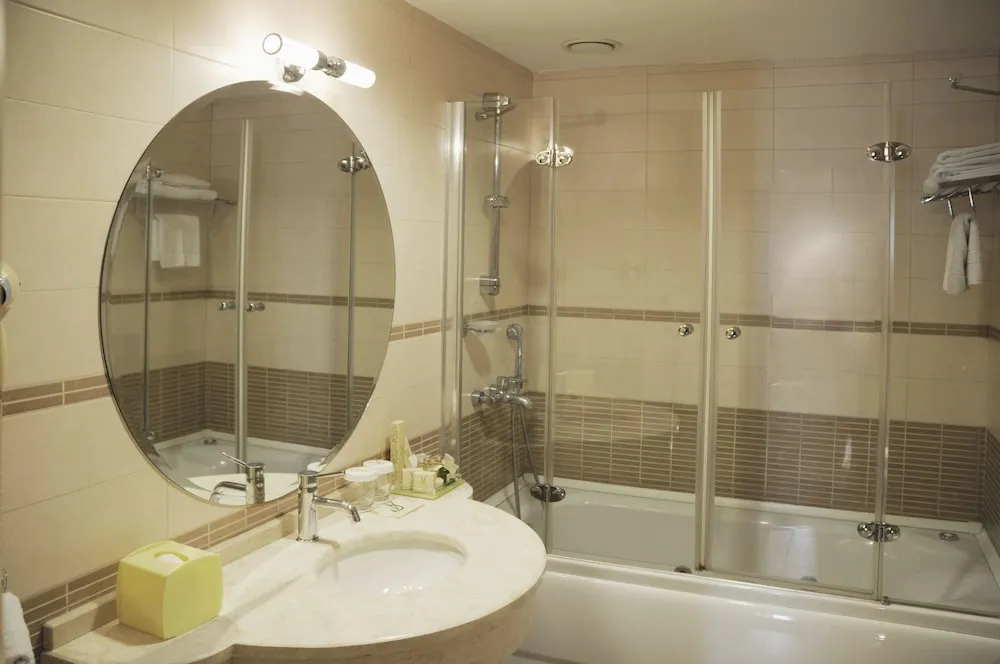 Deluxe Tek Büyük Yataklı Oda, Balkon, Köşe