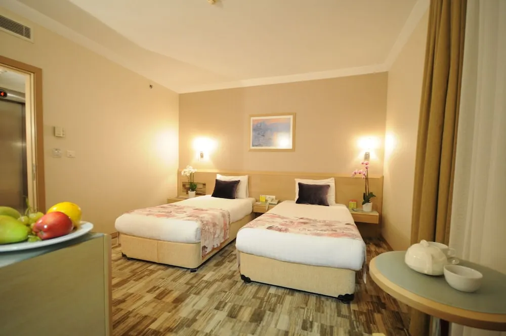 Superior Tek Büyük veya İki Ayrı Yataklı Oda