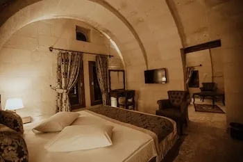 Kismet Cave Mansion