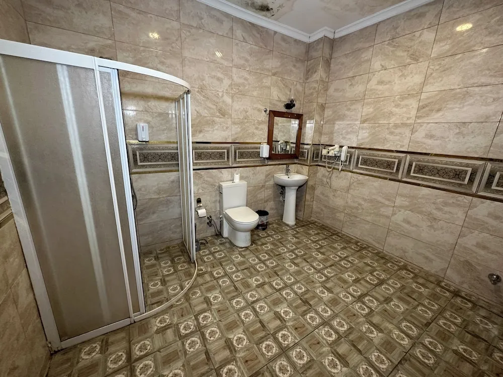 Standard Üç Kişilik Oda, Avlu Manzaralı