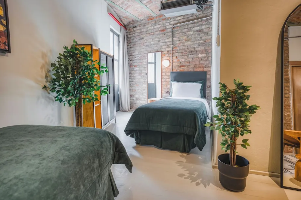 Family Dört Kişilik Oda, Sigara İçilmez