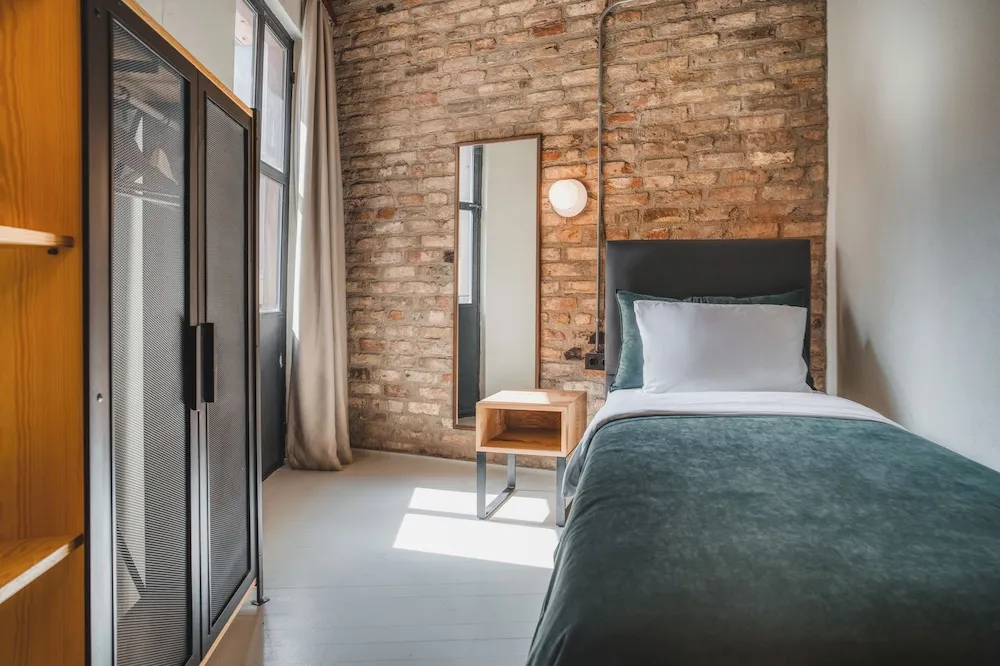 Family Dört Kişilik Oda, Sigara İçilmez