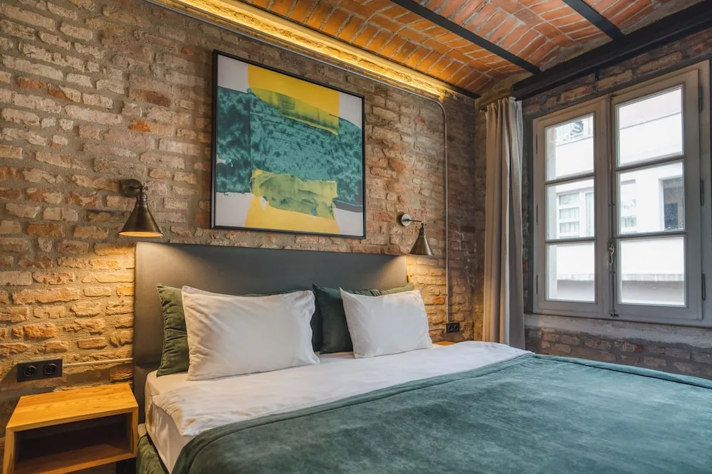 Junior Tek Büyük Yataklı Oda