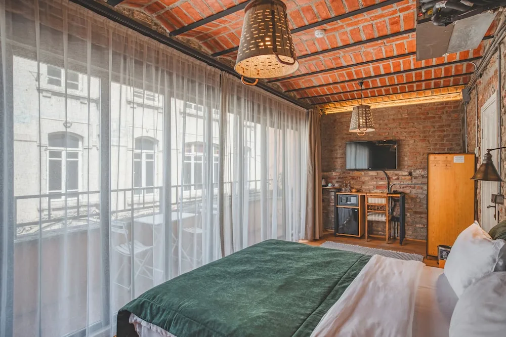 Junior Tek Büyük Yataklı Oda