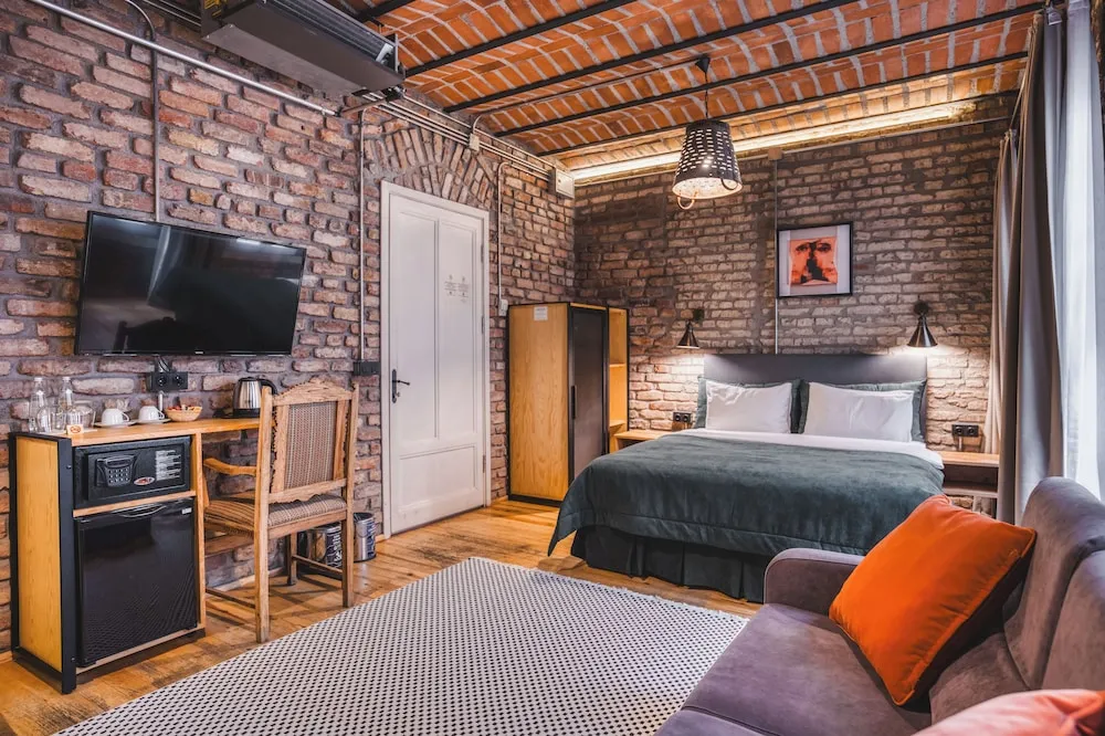 Junior Tek Büyük Yataklı Oda