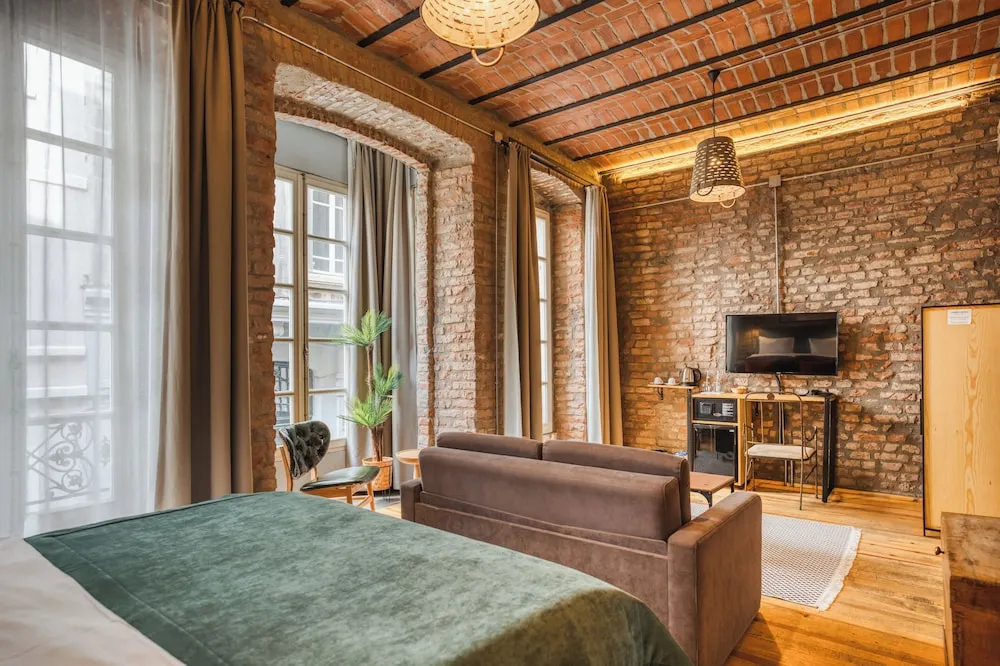 Junior Tek Büyük Yataklı Oda