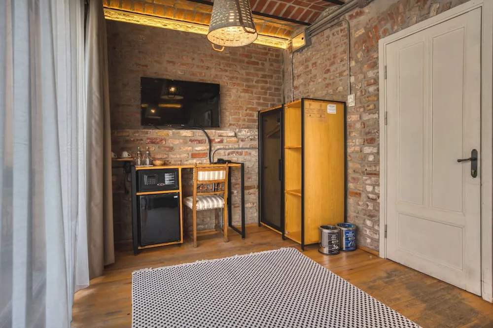 Junior Tek Büyük Yataklı Oda