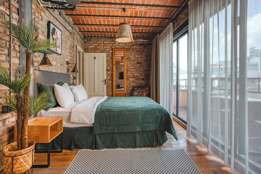 Junior Tek Büyük Yataklı Oda