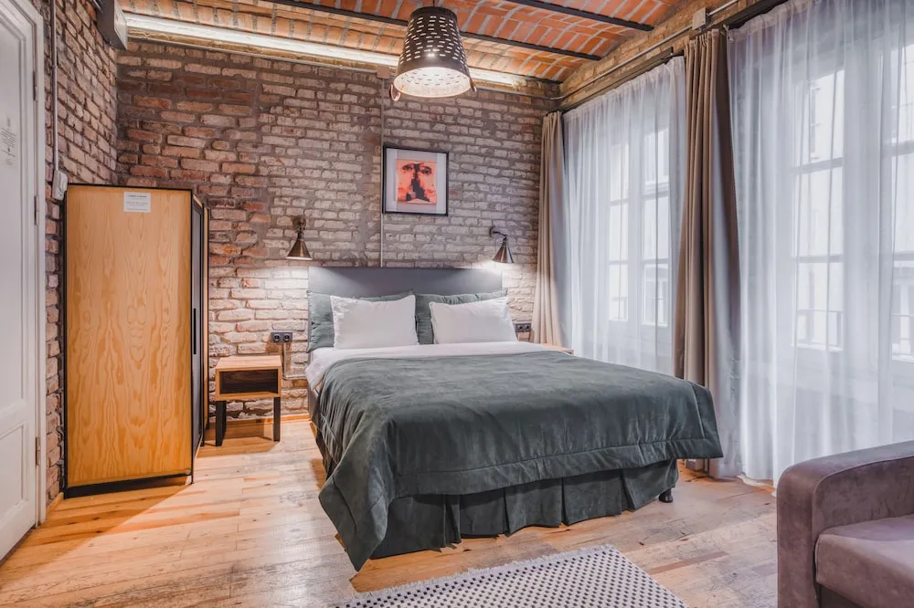 Junior Tek Büyük Yataklı Oda