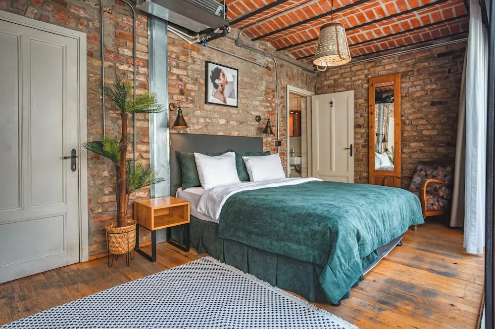 Junior Tek Büyük Yataklı Oda