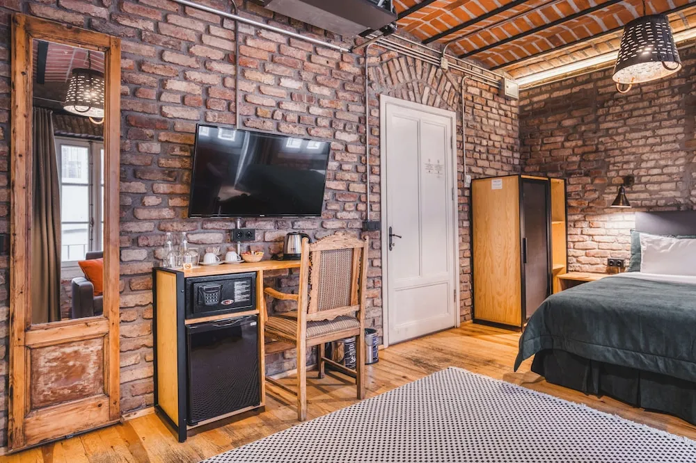 Junior Tek Büyük Yataklı Oda