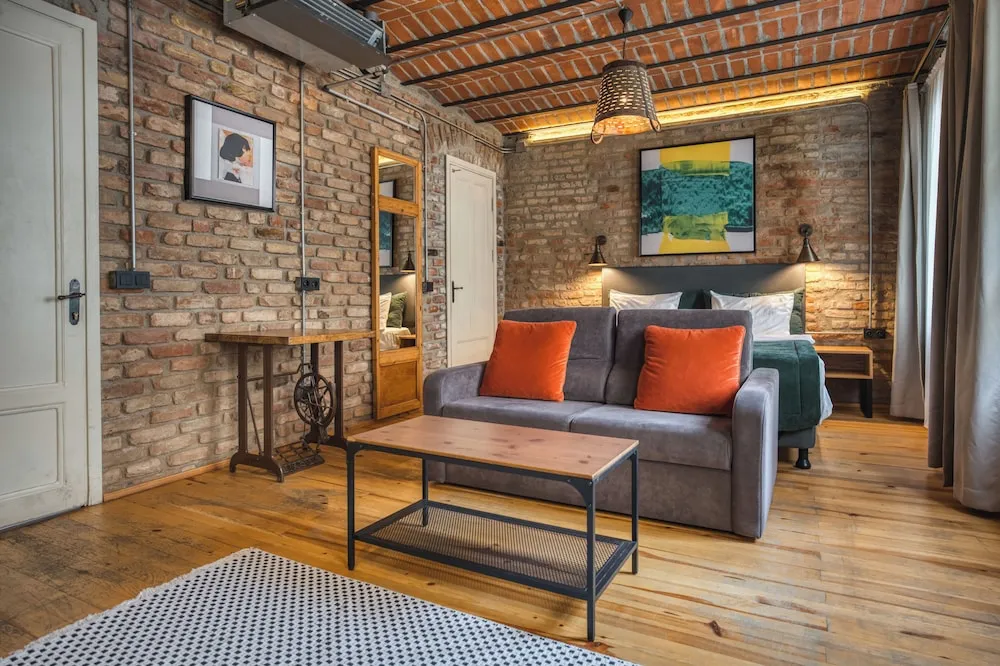 Junior Tek Büyük Yataklı Oda