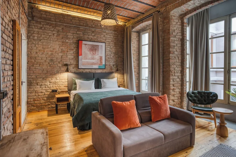 Junior Tek Büyük Yataklı Oda