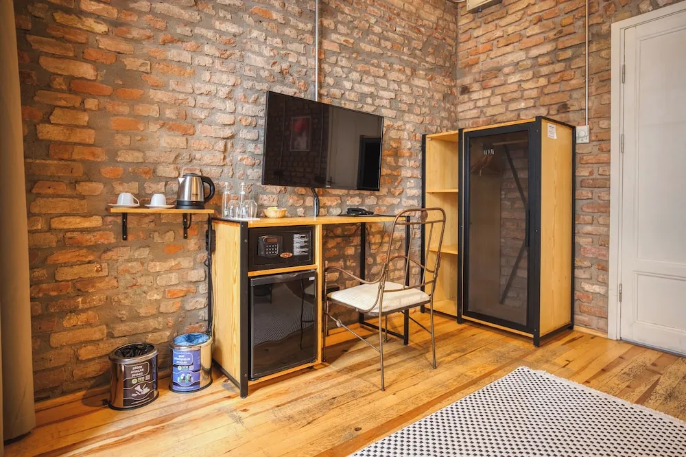 Junior Tek Büyük Yataklı Oda