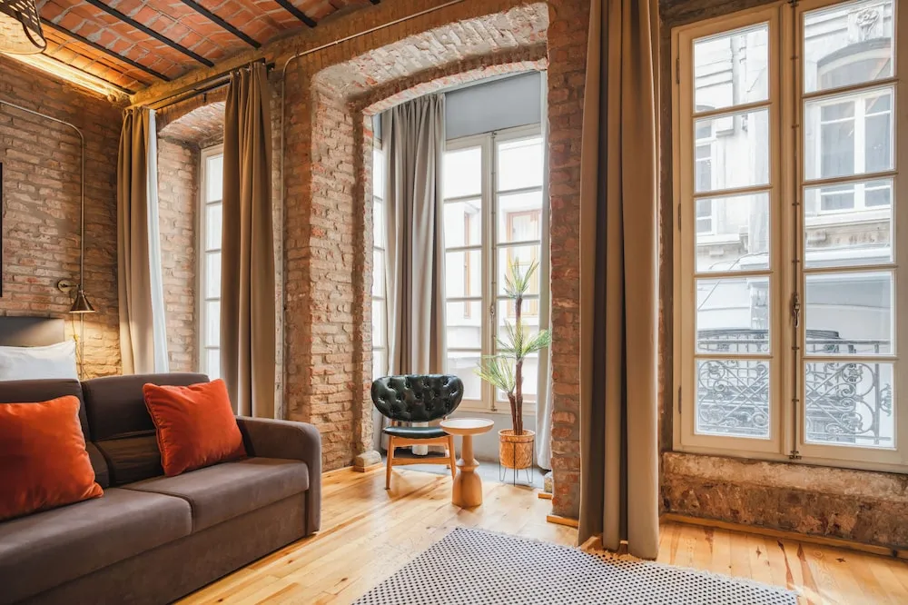 Junior Tek Büyük Yataklı Oda