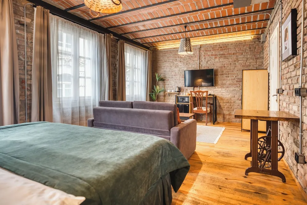 Junior Tek Büyük Yataklı Oda