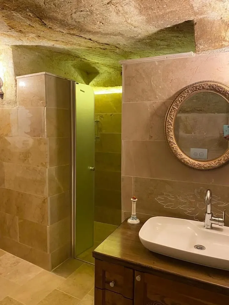 Luxury Tek Büyük Yataklı Oda, 1 Çift Kişilik Yatak, Sıcak Su Küveti